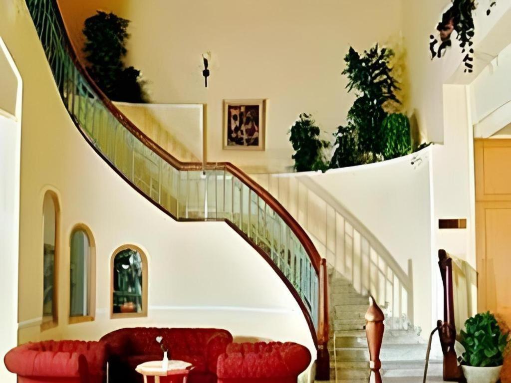 Palace 4*